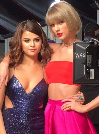 Quem pode com Selena Gomez e Taylor Swift juntas no red carpet?