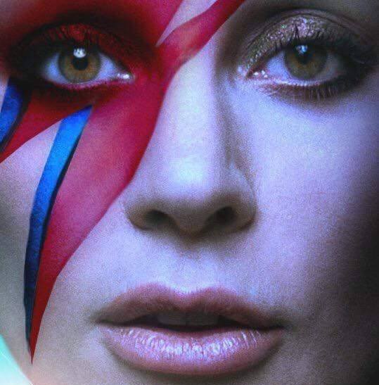Lady Gaga cantando David Bowie, um dos momentos mais esperados da noite.