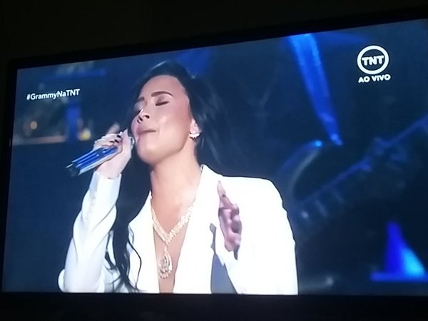 Demi Lovato proporcionou um dos melhores momentos da noite ao cantar 