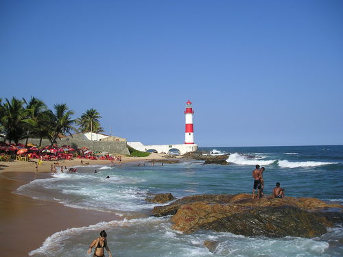 3) Praia de Itapuã, BA