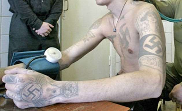 De acordo com o levantamento da SSP-BA, a tatuagem em prisioneiros está relacionada a praticantes de crime de intolerância