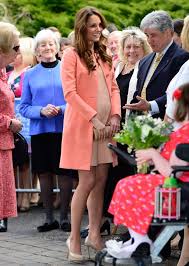 Duquesa de Cambridge é mãe do fofo George e da pequena Charlotte, de 11 meses