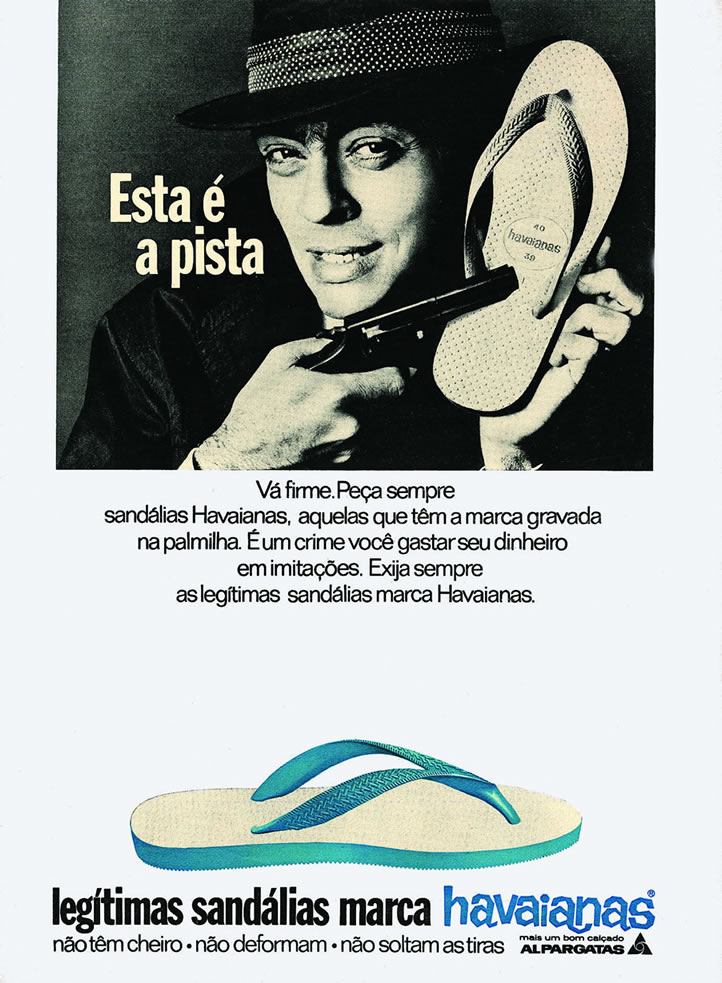 Outra propaganda famosa surgiu em 1973, quando Chico Anysio apontava uma arma (!) para a sandália fazendo uma paródia das cópias com o slogan 