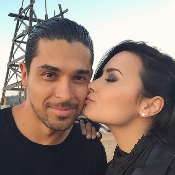 Por meio do Instagram, Demi Lovato e Wilmer Valderrama anunciaram o fim da relação de seis anos. 