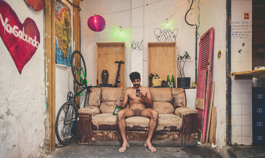 Fotógrafo carioca passou um ano inteiro fotografando gente pelada para mostrar a diversidade e a beleza das pessoas 