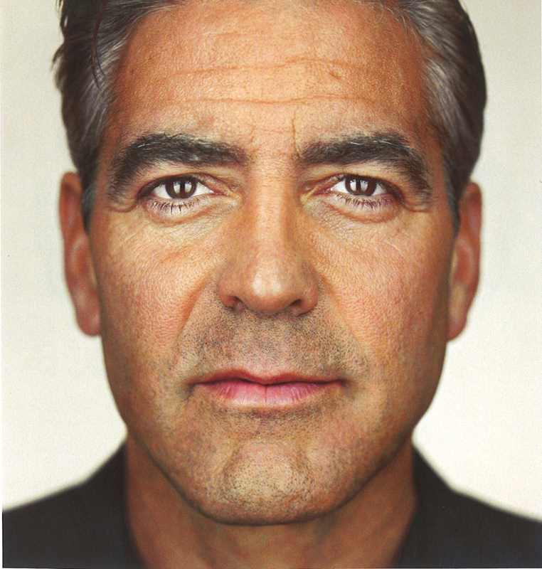 Alguém duvida da capacidade de galã de George Clooney? Diferente de alguns símbolos sexuais de Hollywood, o ator não tem receio algum em se declarar completamente favorável ao combate à homofobia. Clooney já depositou alguns milhões em colaborações com programas favoráveis aos gays e trans na Europa e Estados Unidos.