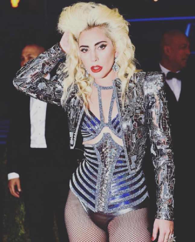 Gaga é a grande diva dos homossexuais. Em suas músicas, roupas e atitudes, a cantora sempre demonstra seu carinho e apoio aos gays e trans, se tornando uma grande inspiração para toda a comunidade.