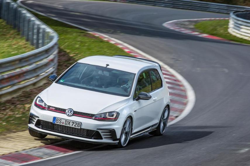 Anunciado na semana passada, o Volkswagen Golf GTI Clubsport já está fazendo história. Essa versão 