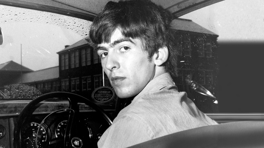 Outro ex-Beatle que foi ferido por um fã. George Harrison teve sua casa invadida, foi atacado e levou 10 facadas no peito do fã Michael Abram, em 1999. Na época, ele ficou internado por quatro dias