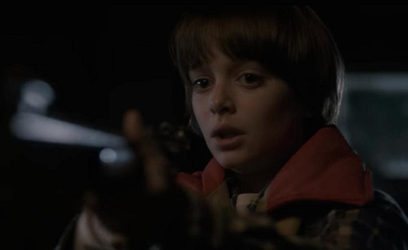 O jovem de apenas 11 anos faz o pequeno Will Byers, que desaparece logo no primeiro episódio. Ele fez sua estreia no cinema ano passado, em 'Ponte dos Espiões', ao lado Tom Hanks