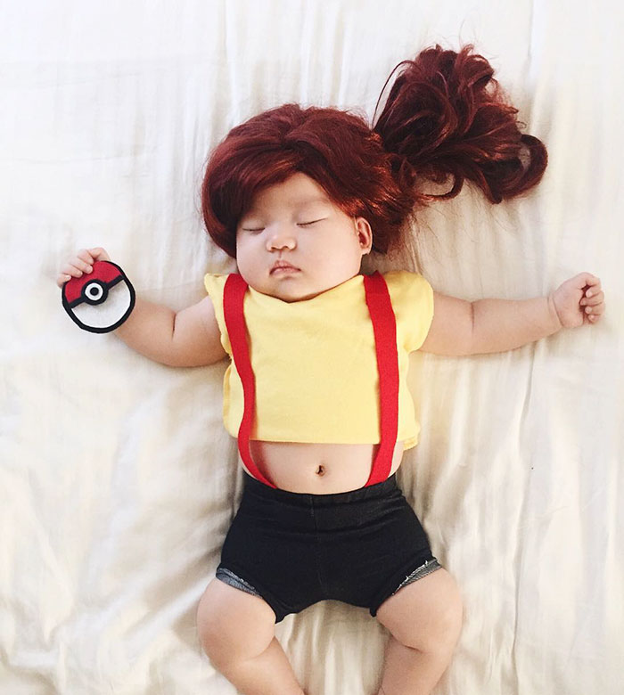 Enquanto Joey Marie, de 4 meses, dorme, a mãe veste a criança dos mais variados personagens e transforma o bebê no cosplayer mais fofo que a internet já viu