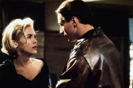 A relação de Sharon Stone e Billy Baldwin era tão ruim nas gravações de 'Invasão de Privacidade' que a atriz teria inclusive mordido a língua de Baldwin durante uma das cenas de amor entre seus personagens.