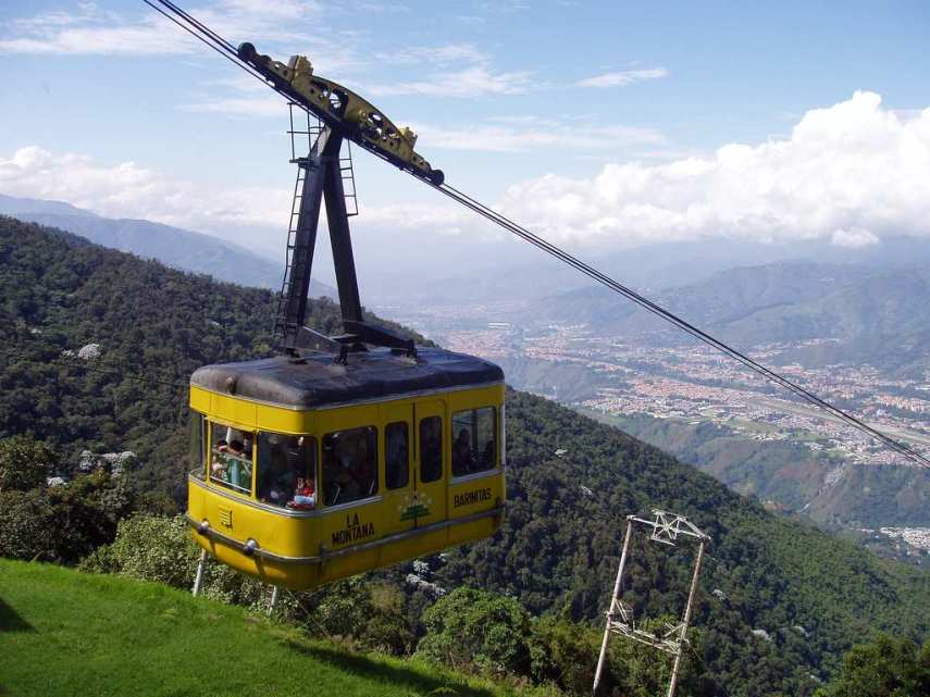 O teleférico de Mérida, na Venezuela, é o mais alto do mundo. Ele começa a uma altitude de 1.640 metros e termina à 4.765 metros. Ele ficou fechado por alguns anos e foi reaberto este ano. São 12,5 km de trajeto