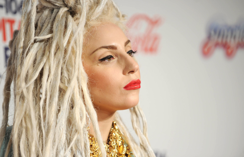Gaga compunha para outros artistas até que Akon a incentivou a se lançar em carreira solo. Ela já disse que empurrão do rapper foi fundamental