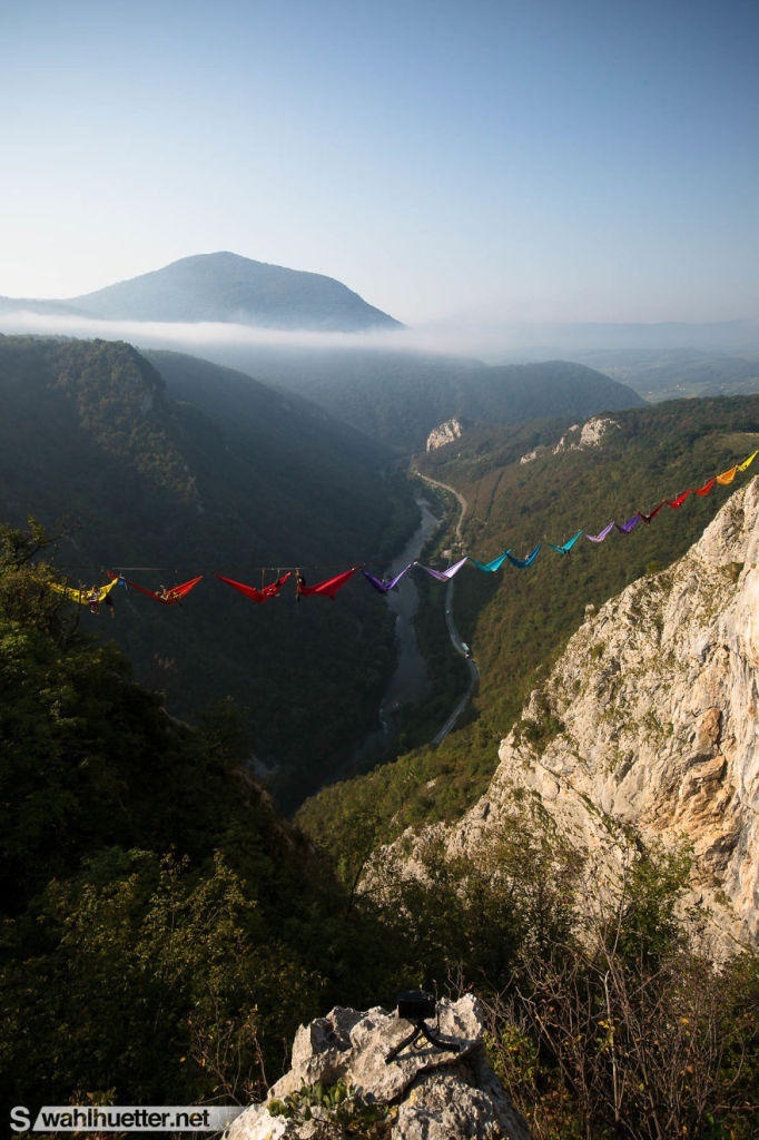 Grupo colocou 80 metros de redes no cânion Tijesno, na Bósnia 