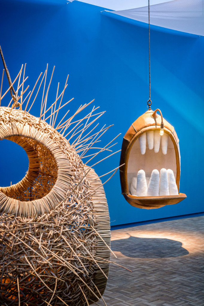 Designer cria cadeiras inspiradas em bocas de animais