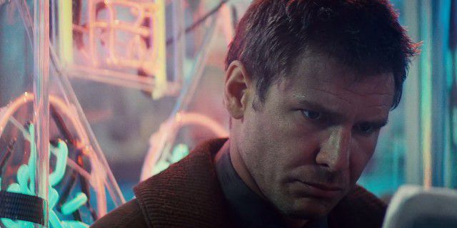 Durante mais de 30 anos, fãs discutiram sobre Rick Deckard (interpretado por Harrison Ford), de Blade Runner, ser um replicante ou não. Muitas teorias surgiam sobre o assunto, até que em 2002, o próprio diretor, Ridley Scott, confirmou a teoria: sim, Deckard é um replicante.