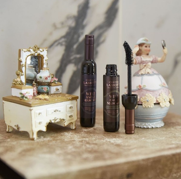 A Labiotte, uma marca de produtos de beleza da Coreia do Sul, criou uma linha de maquiagens inspiradas em vinho