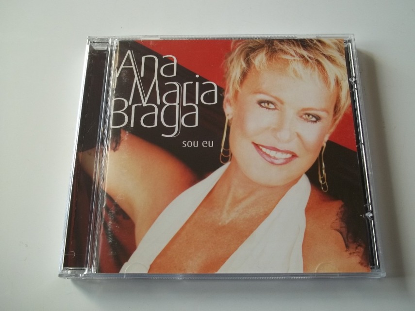 Pra quem não lembra, Ana Maria Braga já tentou a carreira de cantora com o disco Sou Eu. Não deu muito certo