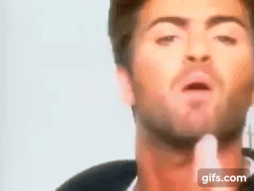 George Michael frequentava locais públicos para ter relações sexuais com desconhecidos. Por ser viciado em sexo, o cantor defendia a prática. 
