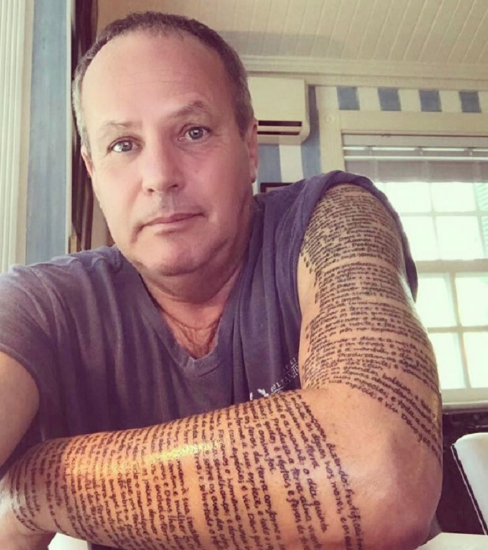 Jayme Monjardim tatuou o primeiro capítulo INTEIRO de Gênesis, um dos livros da Bíblia