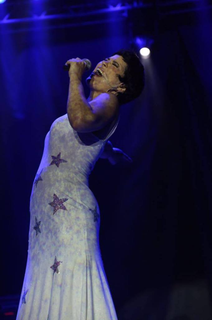 Elis, A Musical - Leila Menezes canta com muita personalidade e sotaque gaúcho as canções imortais de Elis Regina