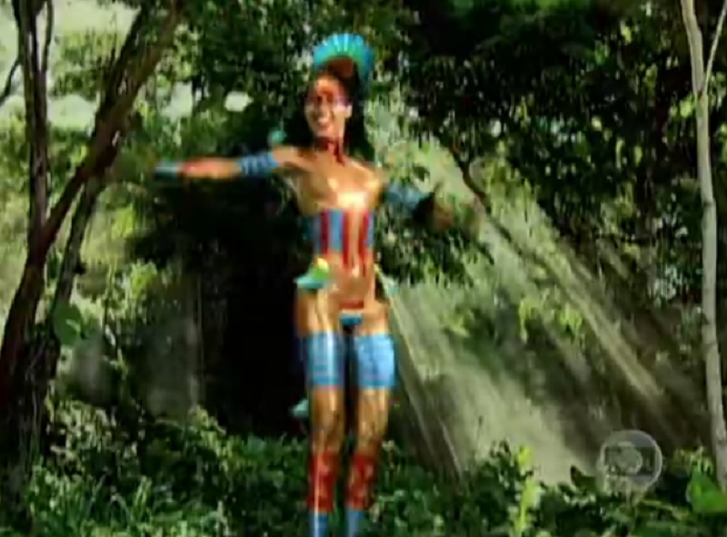 Homenageando os 500 anos do Brasil, a Globeleza de 2000 aparece no meio da mata e vestida de índio, com o cabelo longo e mais pinturas corporais.