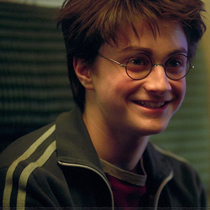 Aos 12 anos, Daniel Radcliffe, um ator desconhecido, foi lançado como Harry Potter e, depois de passar pela franquia de seis filmes, ele é rico o suficiente para fazer qualquer filme que quiser ou nunca mais trabalhar na vida. De acordo com a IMDB, Radcliffe fez US$ 1 milhão no primeiro filme. No final da franquia, levou US$ 33 milhões em  Harry Potter e as Relíquias da Morte Parte 2. Ele tinha 22 anos quando a franquia terminou, mas antes mesmo dos últimos filmes, ela já fazia mais por filme do que alguns atores adultos em Hollywood.