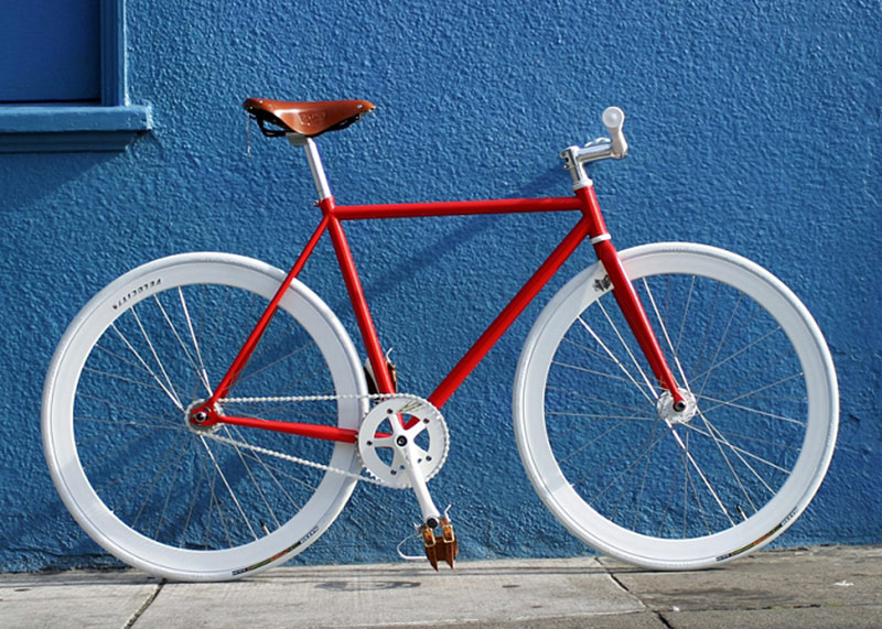 Sem marcha, sem freio e difíceis de pedalar, são emblemas de que o visual importa mais que a real utilidade da bike como meio de transporte