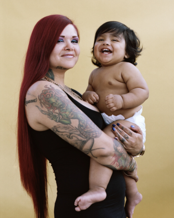 A fotógrafa Celia Sanchez reuniu amigas e pessoas que não conhecia para fazer uma série de fotos de mães 