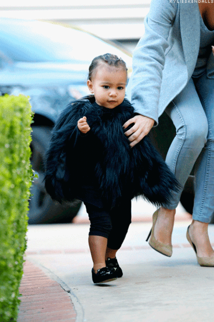 Segundo Kim Kardashian, é essencial que as crianças tenham estilo. Ela contou que North West decidiu quando tinha apenas 1 ano que não gostava de rosa e estampas