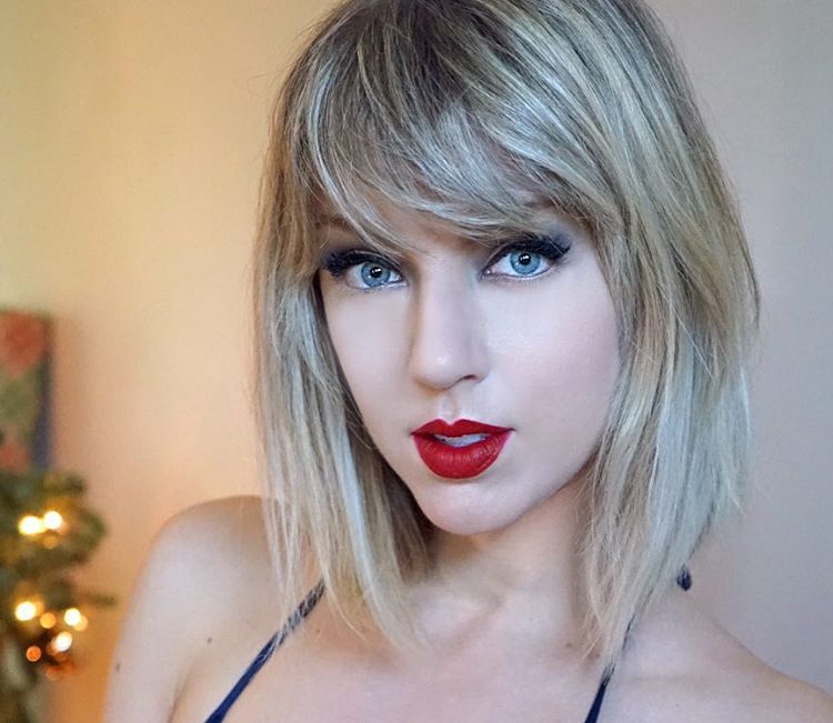 A jovem cosplayer April Gloria se parece mais com a Taylor Swift do que a própria Taylor, gente :O