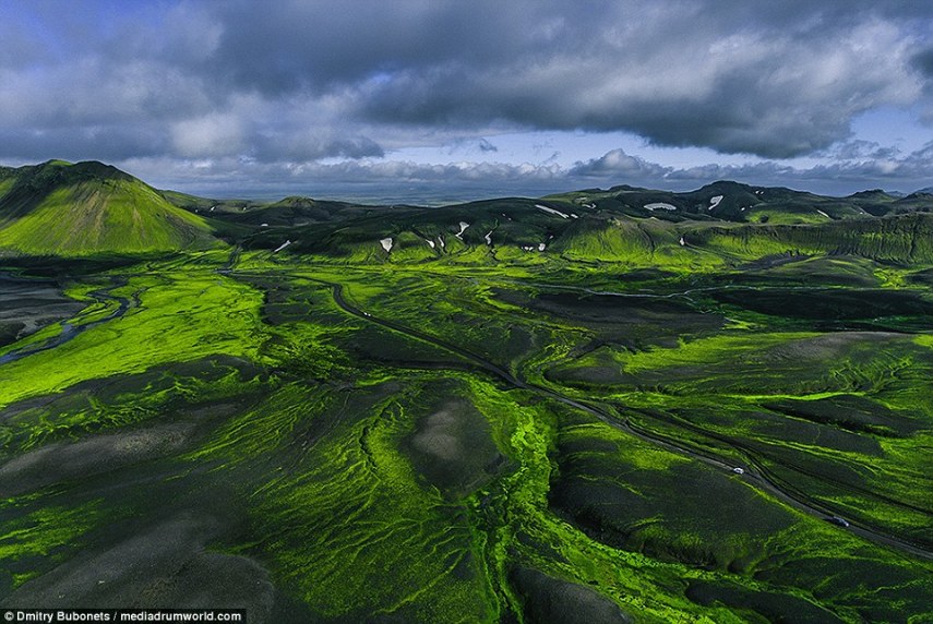 Imagem mostra o contratse entre o verde e as cinzas vulcânicas