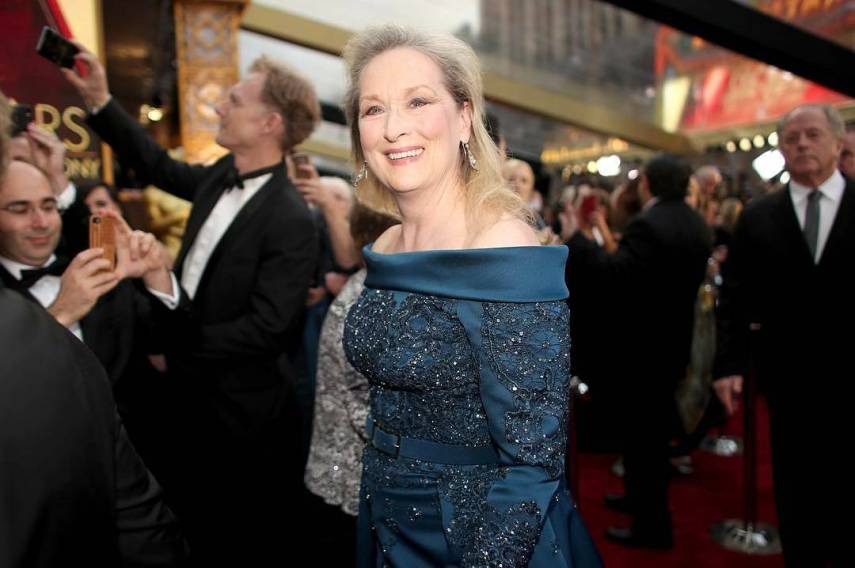 Acompanhe os looks das famosas no tapete vermelho do Oscar 
