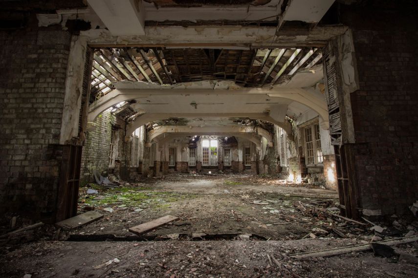 Uma filmagem incrível feita por um drone, na Inglaterra, mostrou como está por dentro o edifício que, por cerca de 150 anos, abrigou um hospital psiquiátrico que tinha 1500 pacientes, que foram lobotomizados