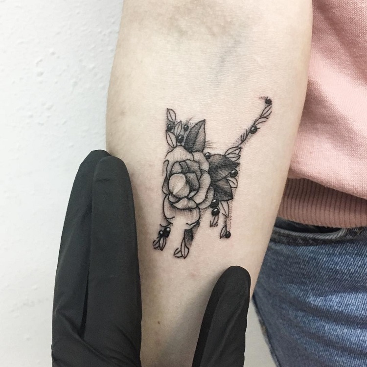 Vlada Shevchenko é a tatuadora responsável por estes desenhos delicados e precisos da galeria. Como não amar? Corre no Instagram dela para ver mais!