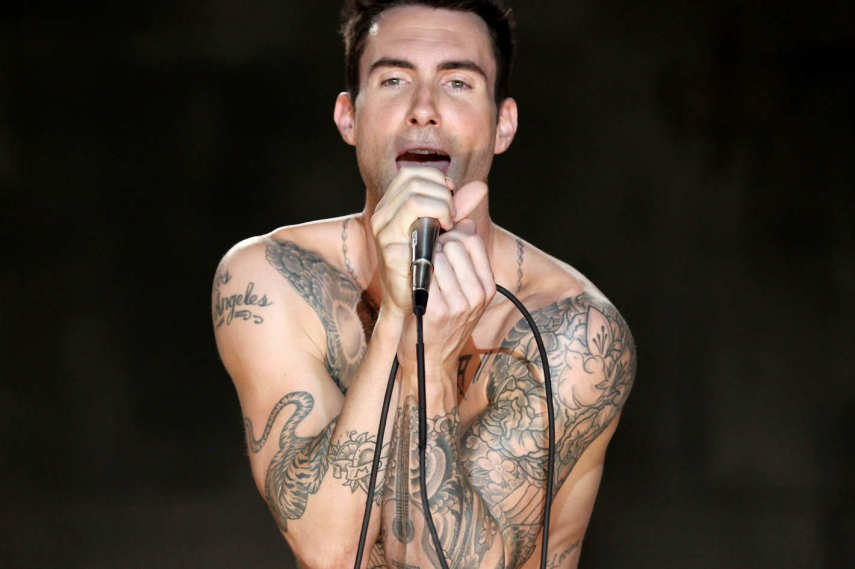 O frontman do Maroon 5, Adam Levine tem uma tatuagem no lado esquerdo em sânscrito que pertence à sua paixão por Yoga, o 222 em seu antebraço representa o número da porta do primeiro estúdio onde Maroon 5 gravou.