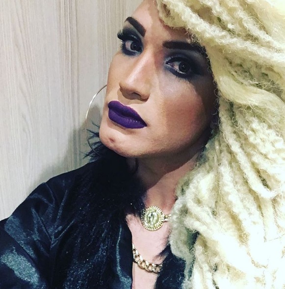 Bruno Nascimento criou a drag queen Aretuza Lovi, que é cantora. Siga @aretuzalovi no Instagram