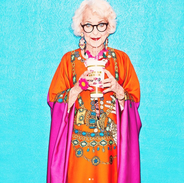 Ousada it-girl do Instagram, Baddie Winkle tem 88 anos. Siga @baddiewinkle 