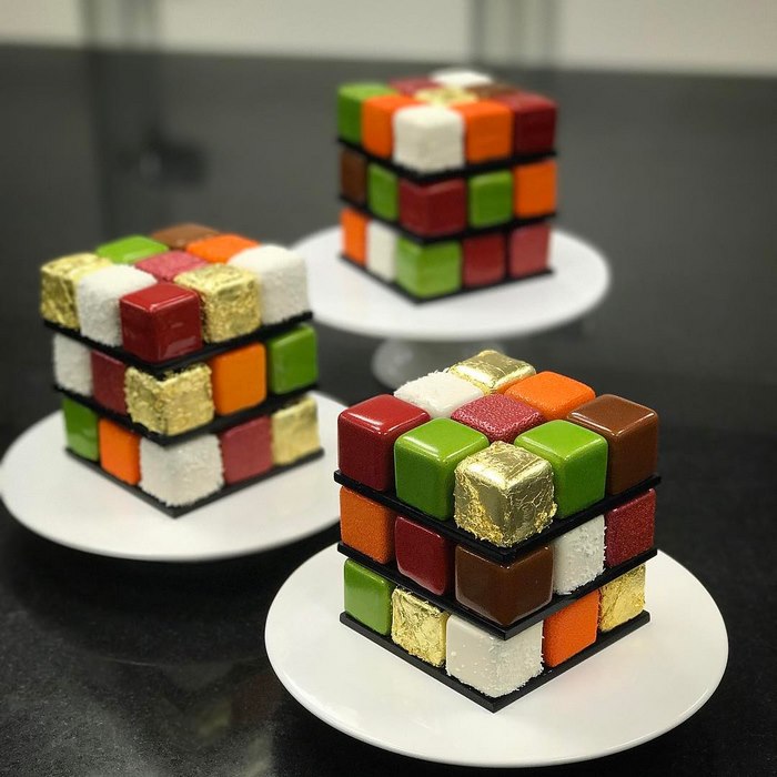 Grolet fez um tributo ao Cubo de Rubik, conhecido também como Cubo Mágico, e tem diversos bolos no formato do quebra-cabeça tridimensional