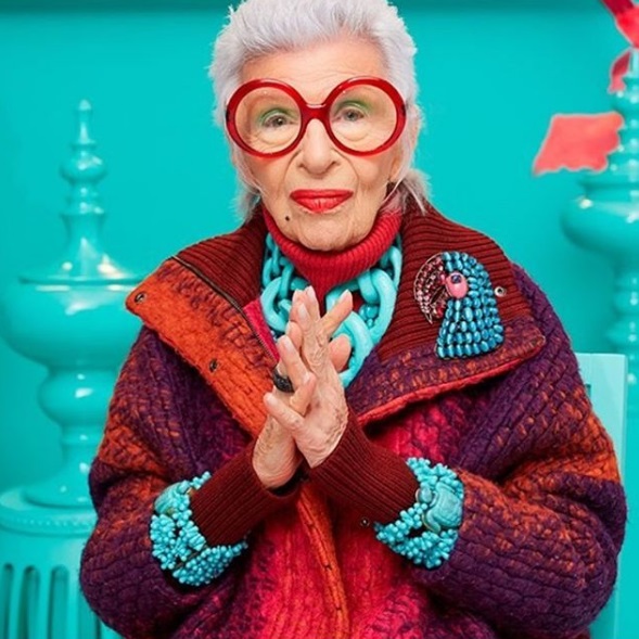 Aos 95 anos, Iris Apfel e é um ícone fashion absoluto. Ela está no Instagram! É só procurar por @iris.apfel