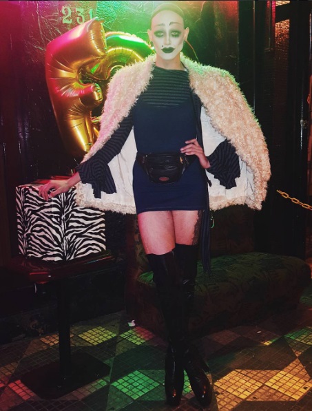 Víctor Ivanon é o responsável por criar a drag queen Ivana Wonder, que ganhou o público brasileiro ao desfilar toda a sua melancolia-dramática ao cantar no programa Amor & Sexo. Ivana é maravilhosa! Siga @ivanawonder no Instagram