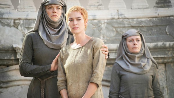 Em cena de 'Game of Thrones', Cersei anda nua pelas ruas de Porto Real. O corpo que aparece não é de Lena Headey, mas da modelo e atriz Rebecca Van Cleave