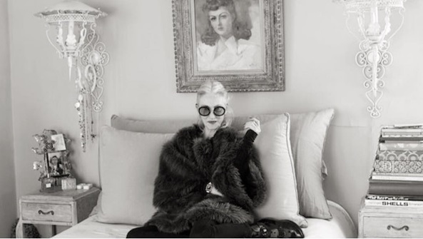 Aos 63 anos de idade, Linda Rodin encanta na internet. Siga @lindaandwinks