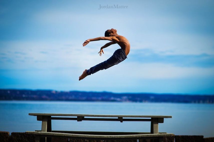 Tiny Dancers Among Us é uma série de imagens do fotógrafo Jordan Matter 