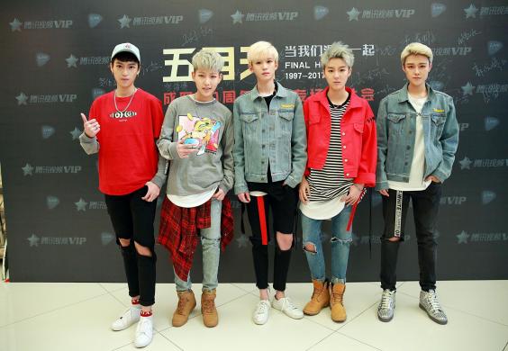 FFC-Acrush: boy band da China é formada por cinco garotas andróginas
