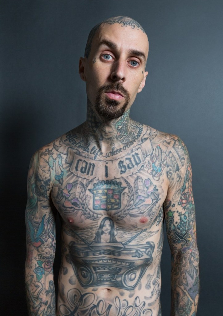 Percussionista da lendária banda de punk rock americano Blink 182, ele afirma que prefere ficar completamente sóbrio ao fazer uma tatuagem. Sua coleção de tatuagens inclui a tatuagem 
