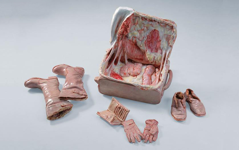 Artista cria série de objetos que parecem feitos de carne