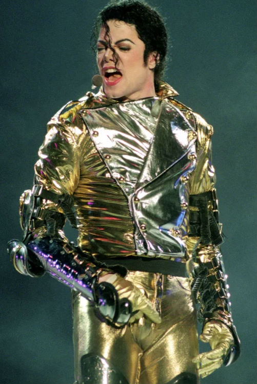 Para conseguir pagar suas dívidas, pessoas próximas sugeriram que Michael fizesse uma ‘residência’ de shows em Las Vegas.