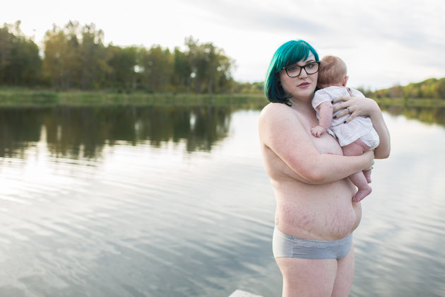 Fotógrafas bolam ensaio para celebrar as transformações e mudanças no corpo de mulheres que passaram pela maternidade